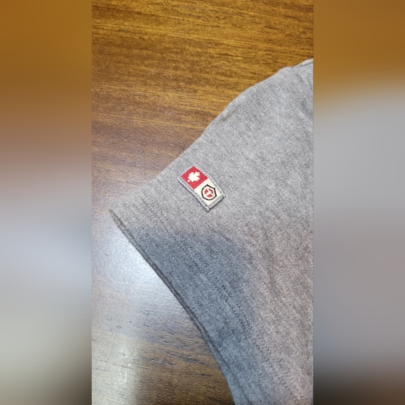 Red Canoe Royal Canadian Tee NWOT - Picture 5 of 7